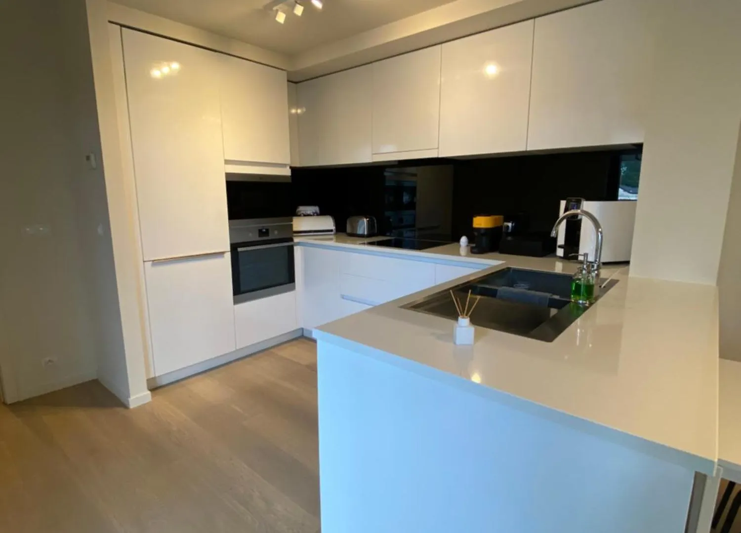 Appartement Residentiel Tour Et Taxis Et Parking Брюссель Апартаменты