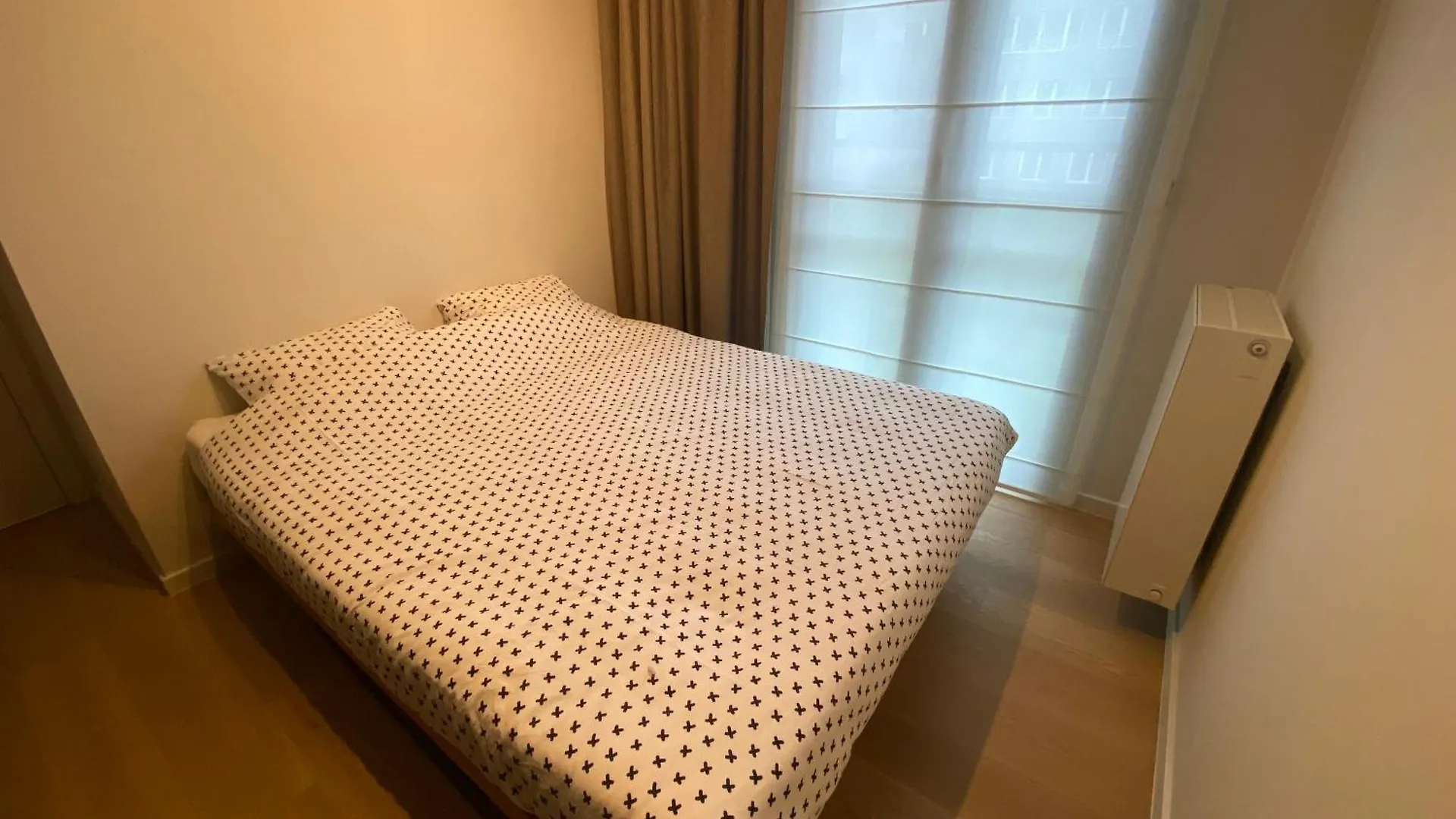 Appartement Residentiel Tour Et Taxis Et Parking Брюссель